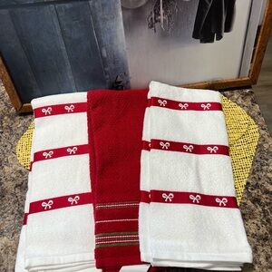 Red and White Hand Towel Set